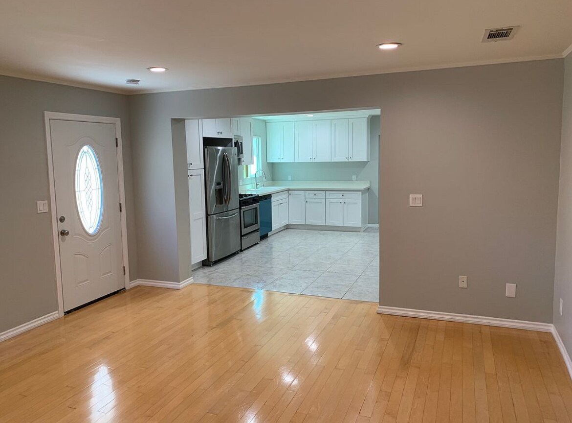 Building Photo - 7104 Yarmouth Ave