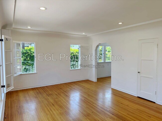 Building Photo - 1016 1/2 South Crescent Heights Boulevard
