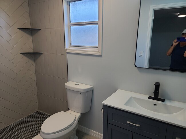 Building Photo - 674 Beard Ave