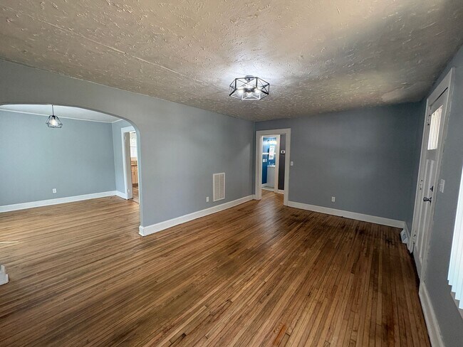 Building Photo - Charming 2/2 With Fenced In Backyard Move In Ready Now!