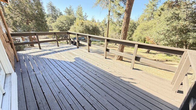 Building Photo - 25065 Laurel Trail