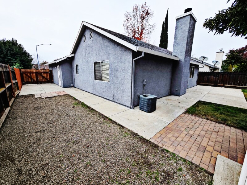 Building Photo - 2036 Carmel River Ct