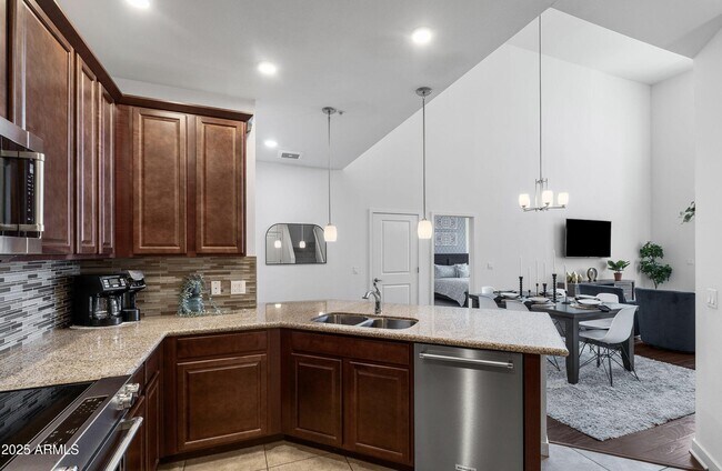 Building Photo - 2511 W Queen Creek Rd