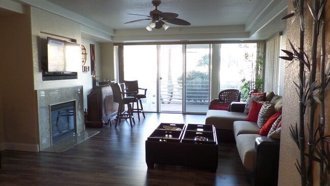 Building Photo - VACATION RENTAL - Condo on the River