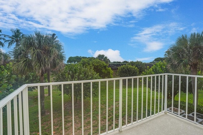 Building Photo - 705 Mainsail Cir