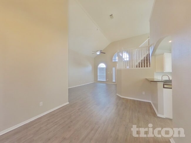 Building Photo - 1028 Glencrest Dr