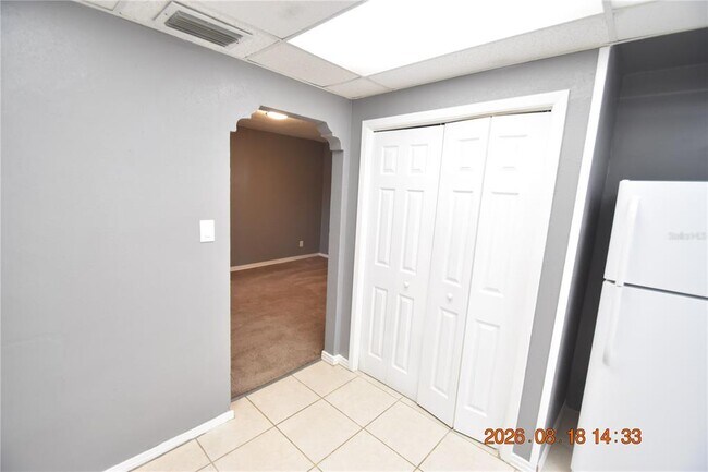 Building Photo - 212 N Clearview Ave