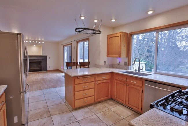 Building Photo - Lovley Home in Oak Harbor and Pet Friendly!