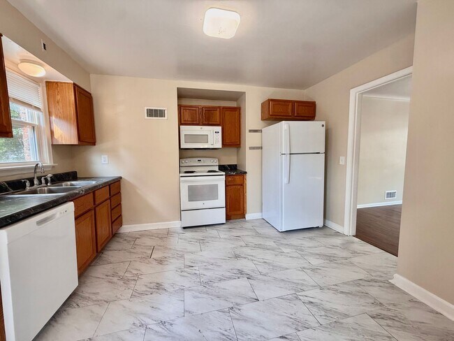 Building Photo - 2650 Cedarbrook Dr