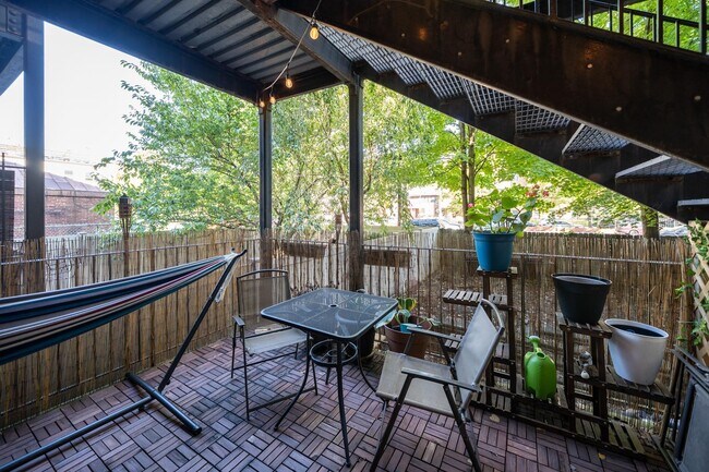 Building Photo - 126 Bright St