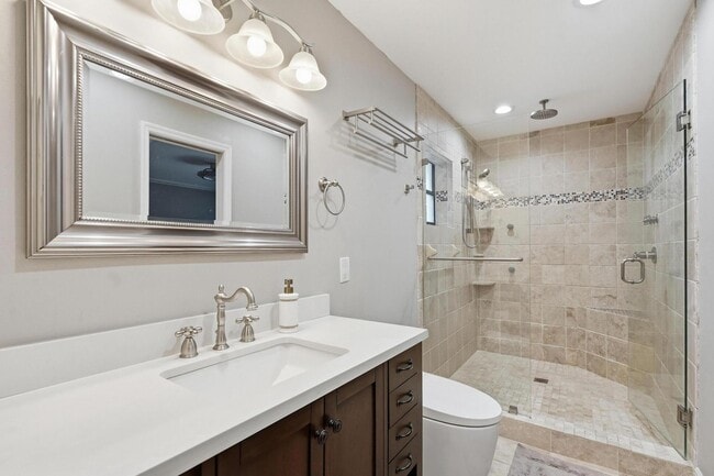 Building Photo - 6075 Glendale Dr