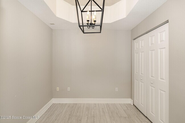 Building Photo - 93 Delannoy Ave