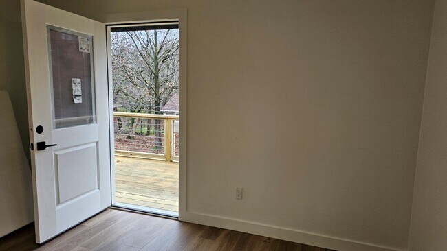 Building Photo - 2002 Woodlea Dr