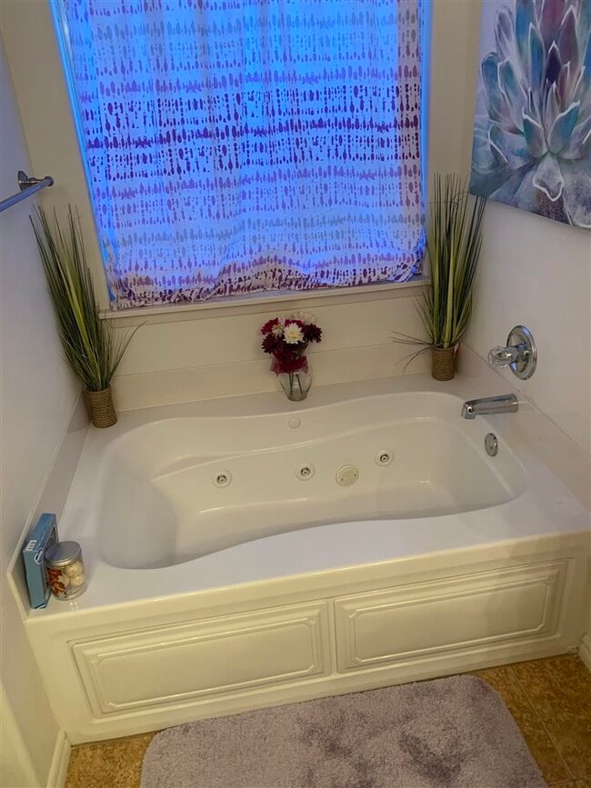 Building Photo - 4737 SW Greenwich Dr