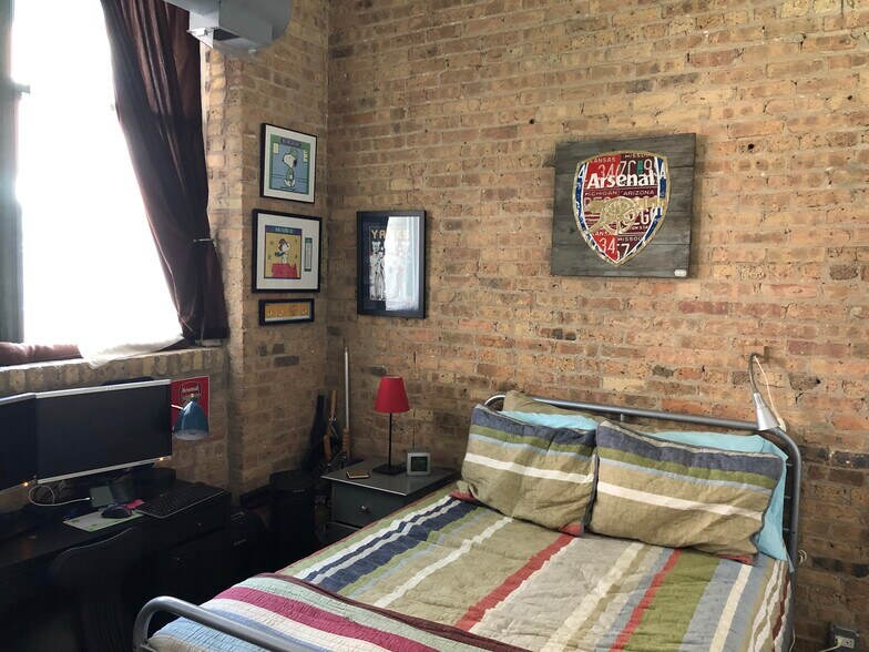 Spare bedroom - 1720 N Marshfield Ave