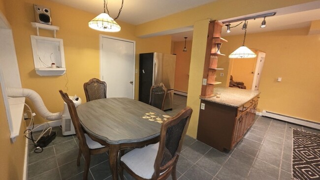 Building Photo - 85 Burlingame Rd