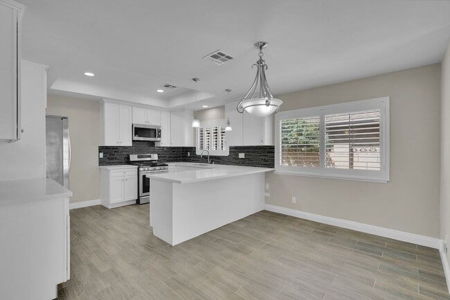 Building Photo - Fully Remodeled 4-Bedroom Single-Story ADU...