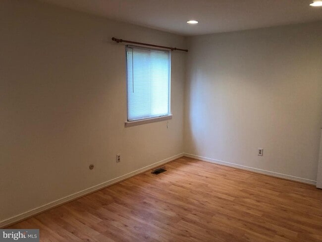 Building Photo - 9244 Jamison Ave