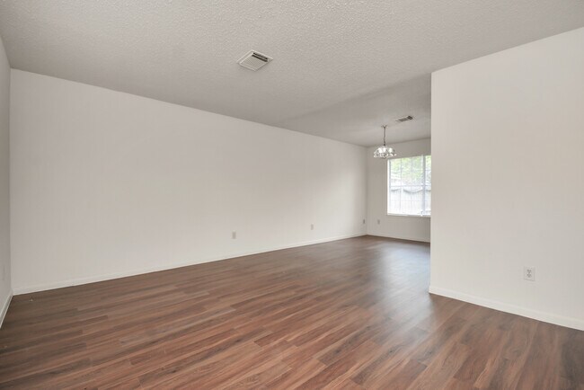 Building Photo - 17210 Colony Creek Dr