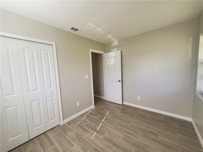 Building Photo - 3300 S 7th St