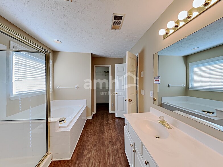 Building Photo - 2175 Carlysle Cove Dr