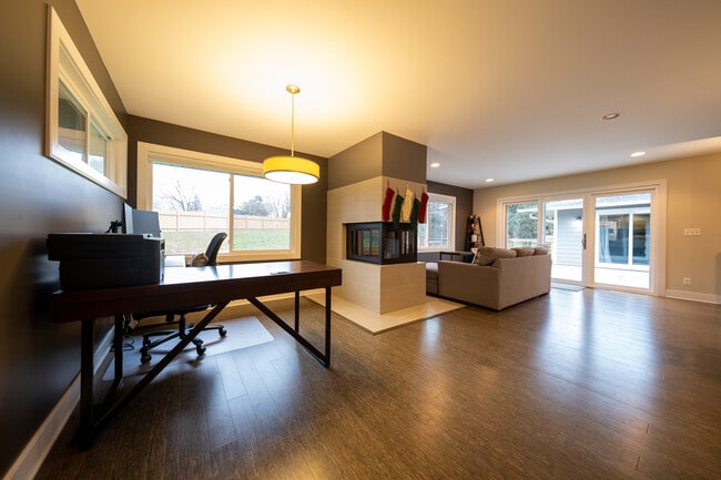 Building Photo - 9513 Briar Cir