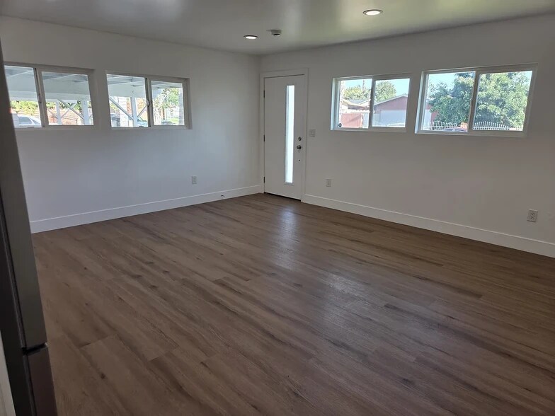 Building Photo - 1117 Meeker Ave