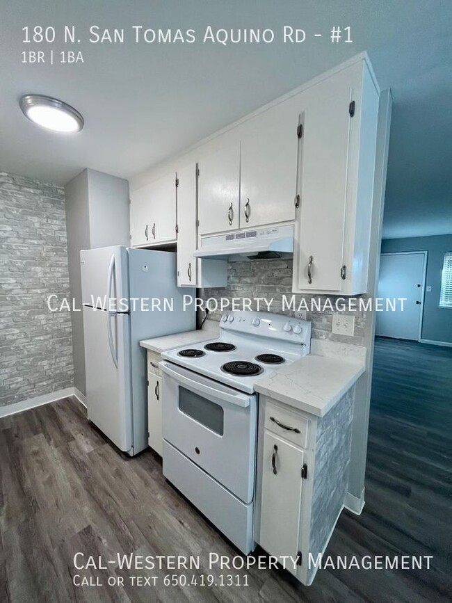 Building Photo - Corner unit, spacious 1/1 Apartment close ...