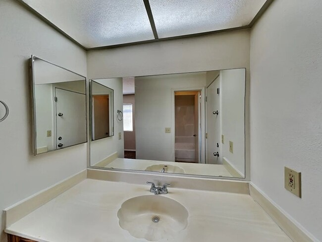 Building Photo - 4143 W Michelle Dr