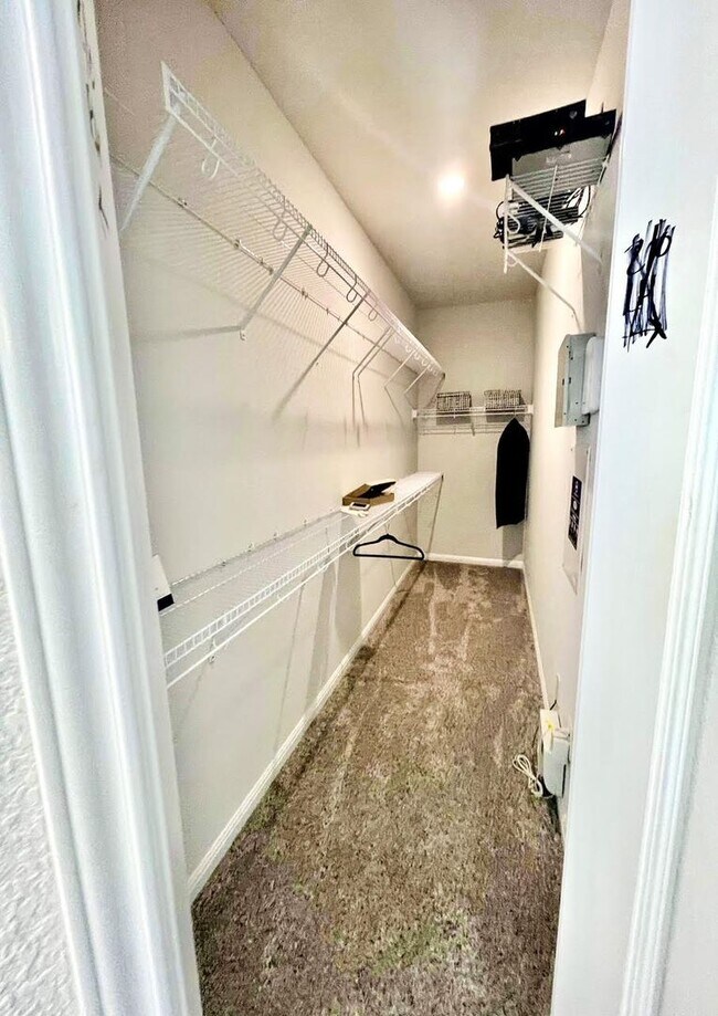 Building Photo - 5005 Drovers Path