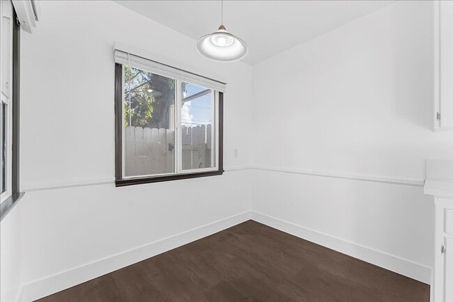 Building Photo - 107 S Aviation Blvd