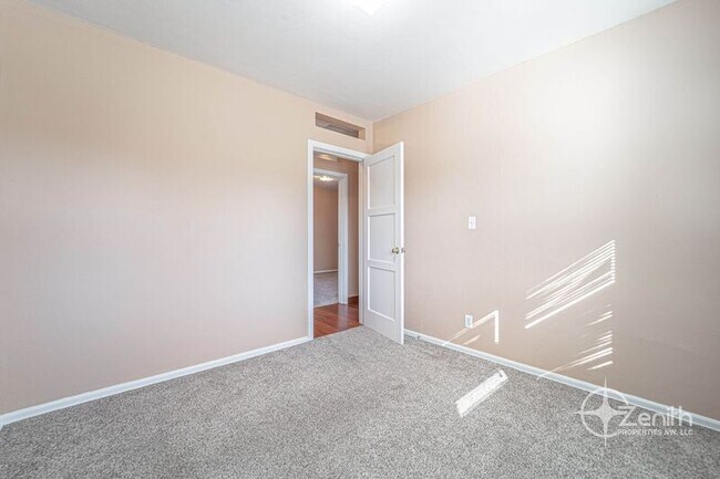 Building Photo - 2502 Fairmount Ave