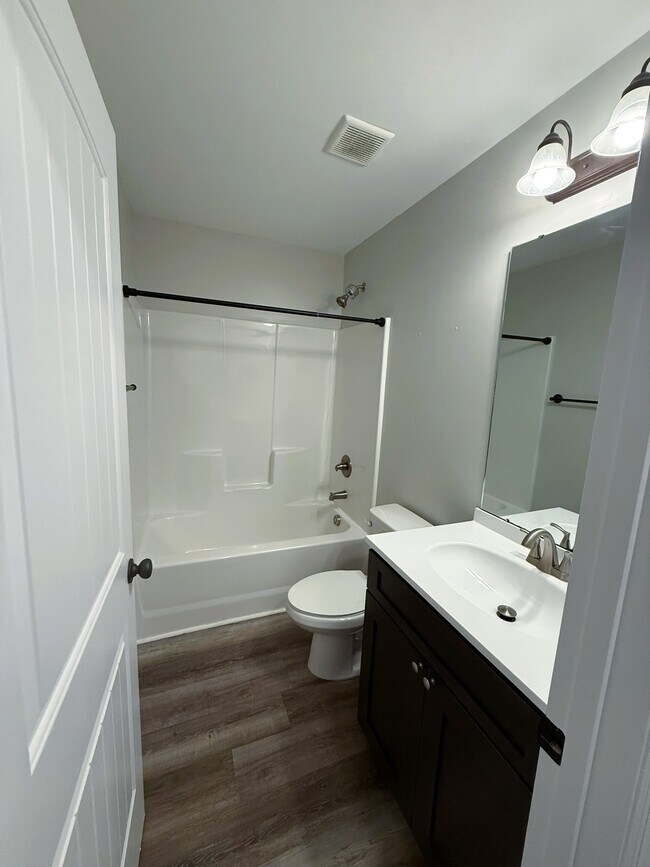 Building Photo - 308 E Franck St