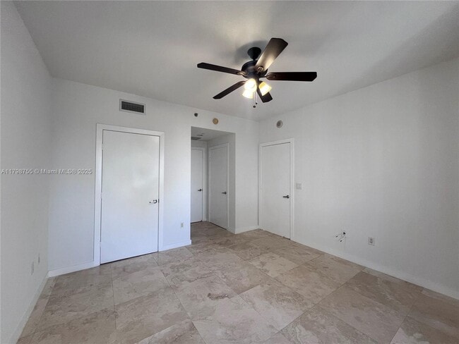 Building Photo - 1060 Brickell Ave