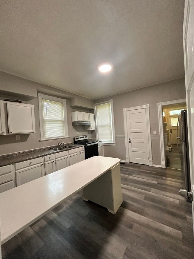 Building Photo - Beautiful Two Story Home on Scottdale