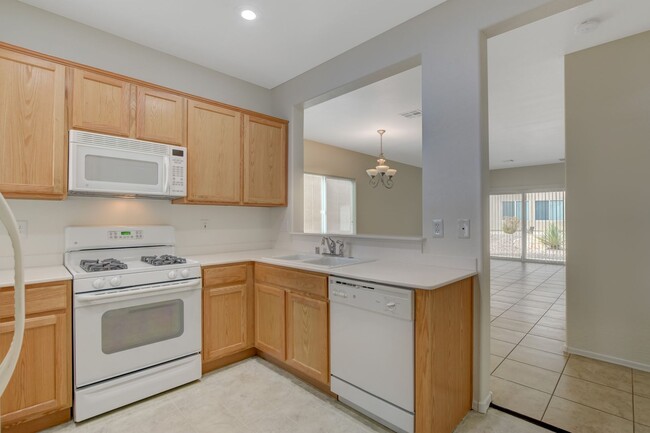 Building Photo - Charming 3 Bed 2 Bath Single Story Home in...