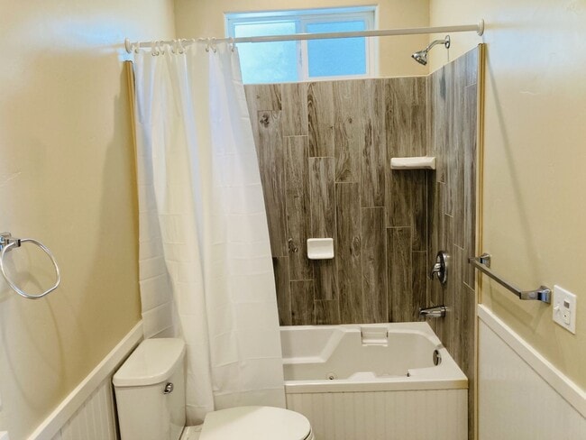 Building Photo - Desirable Ranch Style Home - All Main Level Living Space plus Two Car Garage