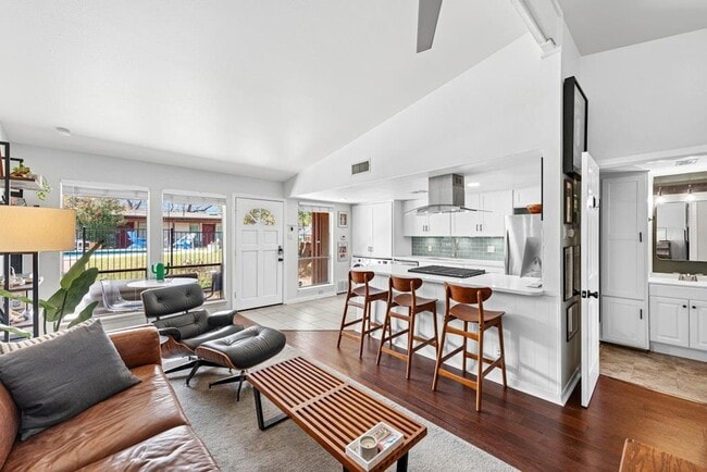 Building Photo - 5601 Woodrow Ave