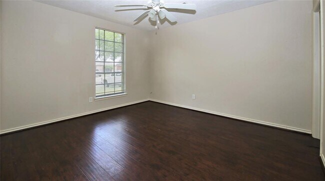 Building Photo - 4731 Pinebrook Ln