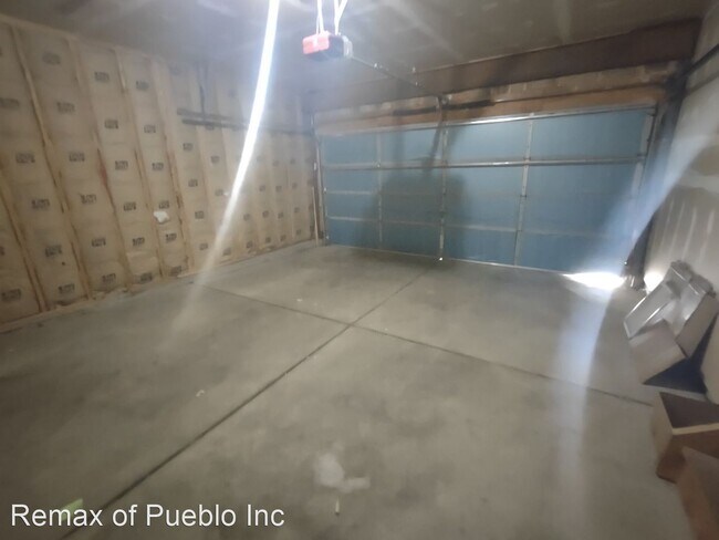 Building Photo - 3 br, 2 bath House - 5045 PIONEER