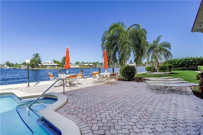 Building Photo - 505 N Riverside Dr