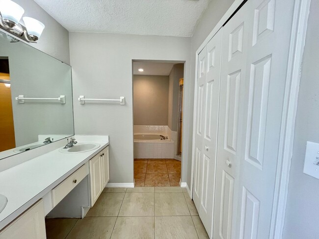 Building Photo - Great 4/2 home in Wedgefield!!