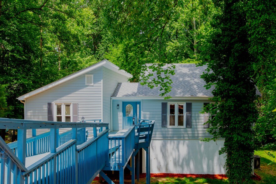 Building Photo - 105 Devon Rd