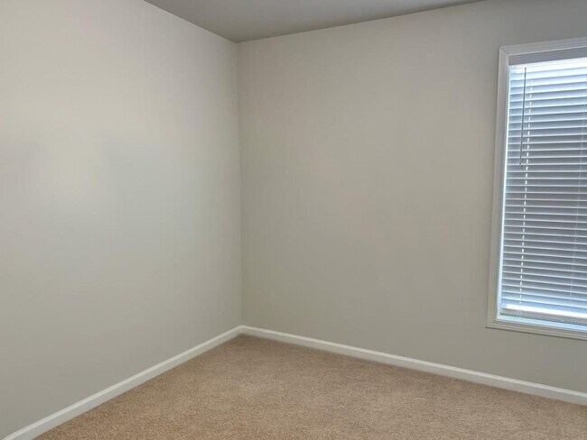 Building Photo - 113 Candler Park Dr