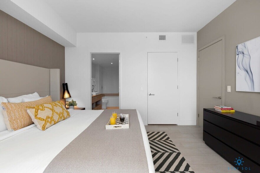 Building Photo - 4010 S Ocean Dr