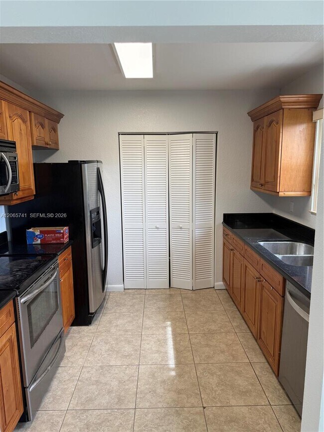Building Photo - 7600 NW 38th Ct