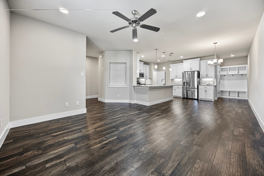 Building Photo - 1217 Pebblebrook Ln