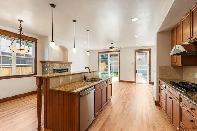 Building Photo - 5 bedroom home 3 blocks from Wash Park!