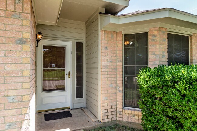 Building Photo - Adorable 3-2-2 in Cedar Hill!