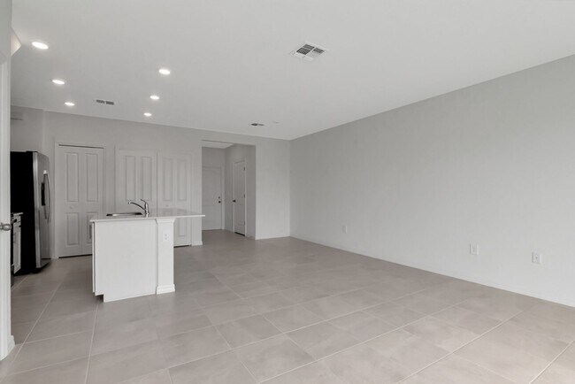 Building Photo - Luxury Townhouse for Rent in Lakewood Ranch
